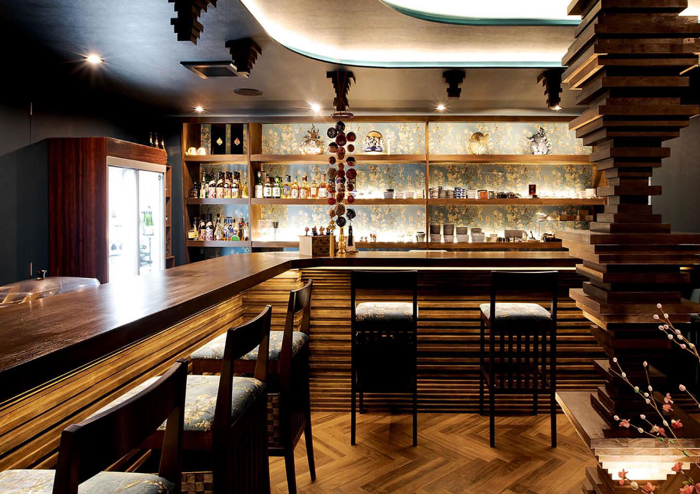 つくば市研究学園から徒歩2分の新感覚ニューハーフバー「とんちんかん 離れ」