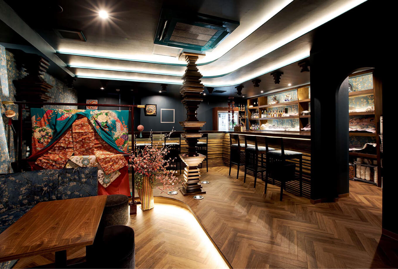 つくば市研究学園から徒歩2分の新感覚ニューハーフバー「とんちんかん 離れ」