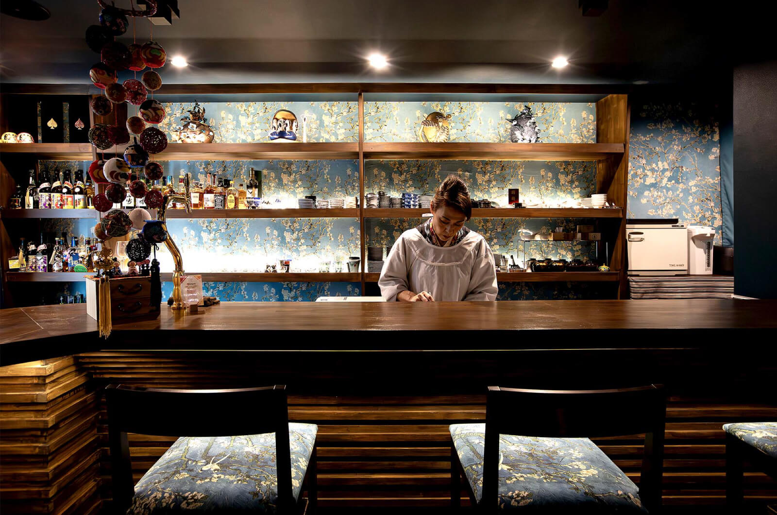 つくば市研究学園から徒歩2分の新感覚ニューハーフバー「とんちんかん 離れ」